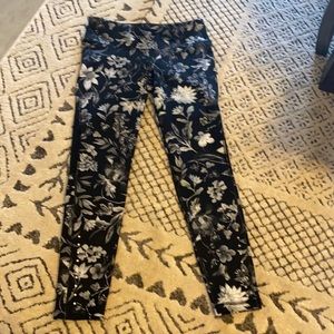 Old Navy Active M Petite Go-Dry Floral Leggings